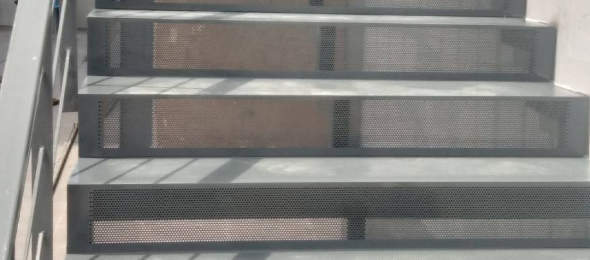 ลูกตั้งลูกนอนบันได